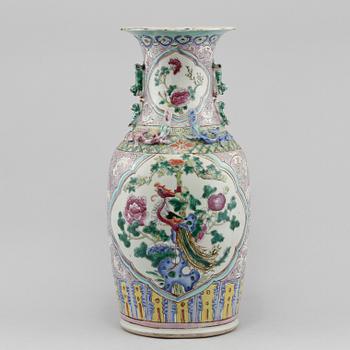 URNA, porslin, Kina, omkring 1900.