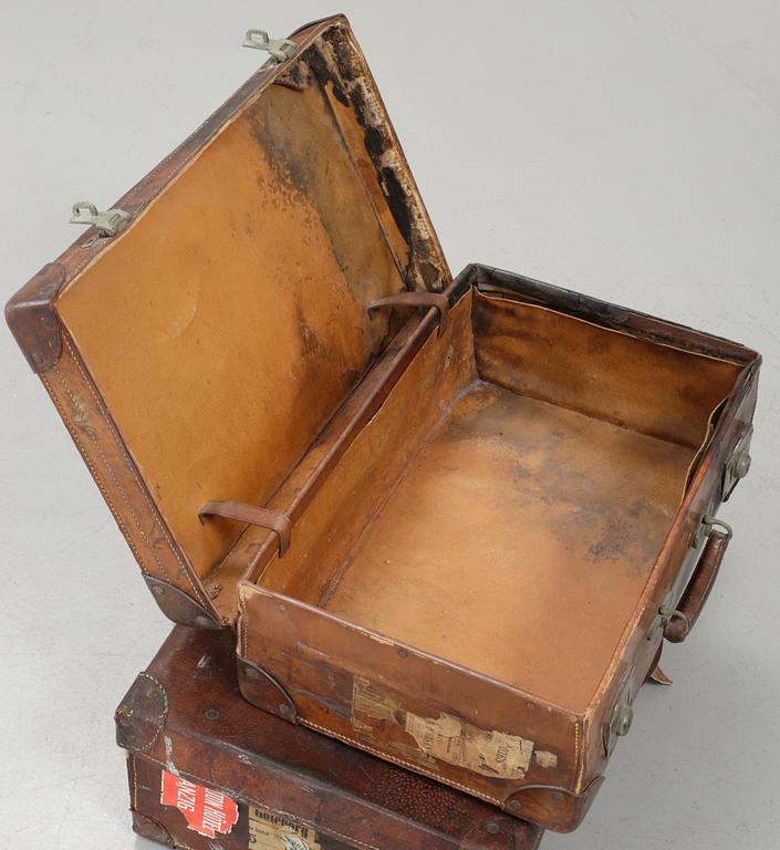 RESVÄSKOR, 2 st, läder, 1920-tal.