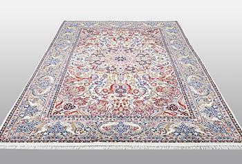 A carpet, Old Esfahan, part silk, ca 308 x 202 cm.