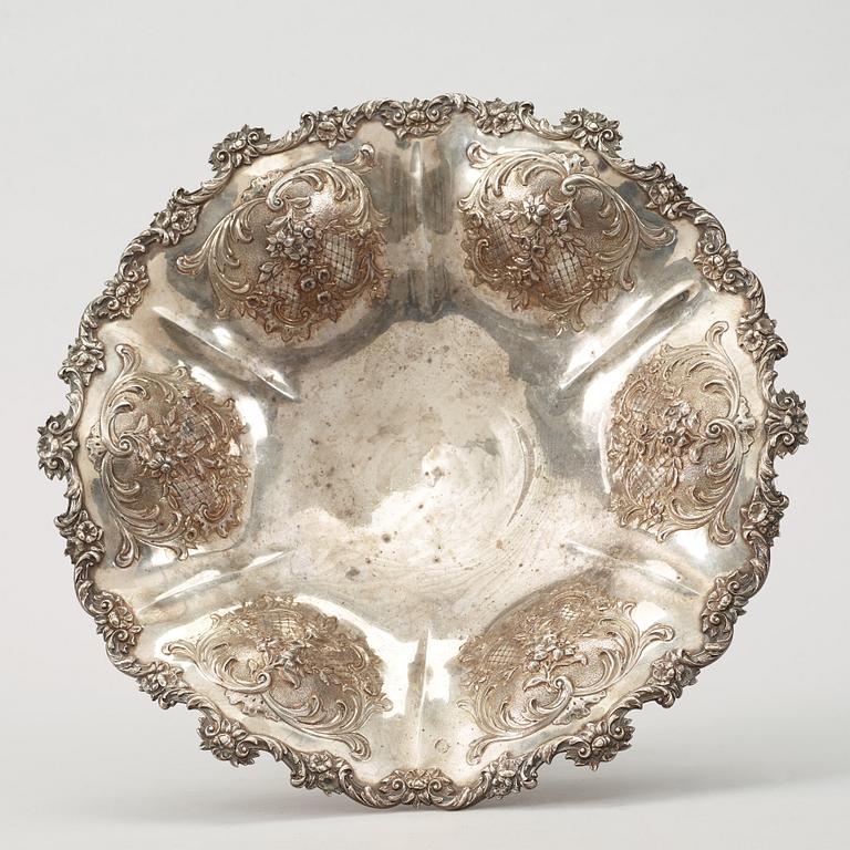 SKÅL PÅ FOT, silver, eng stämplar, Robert Henell III, London 1841 samt sve stämplar, Gustaf Möllenborg, Stockholm, 1842.