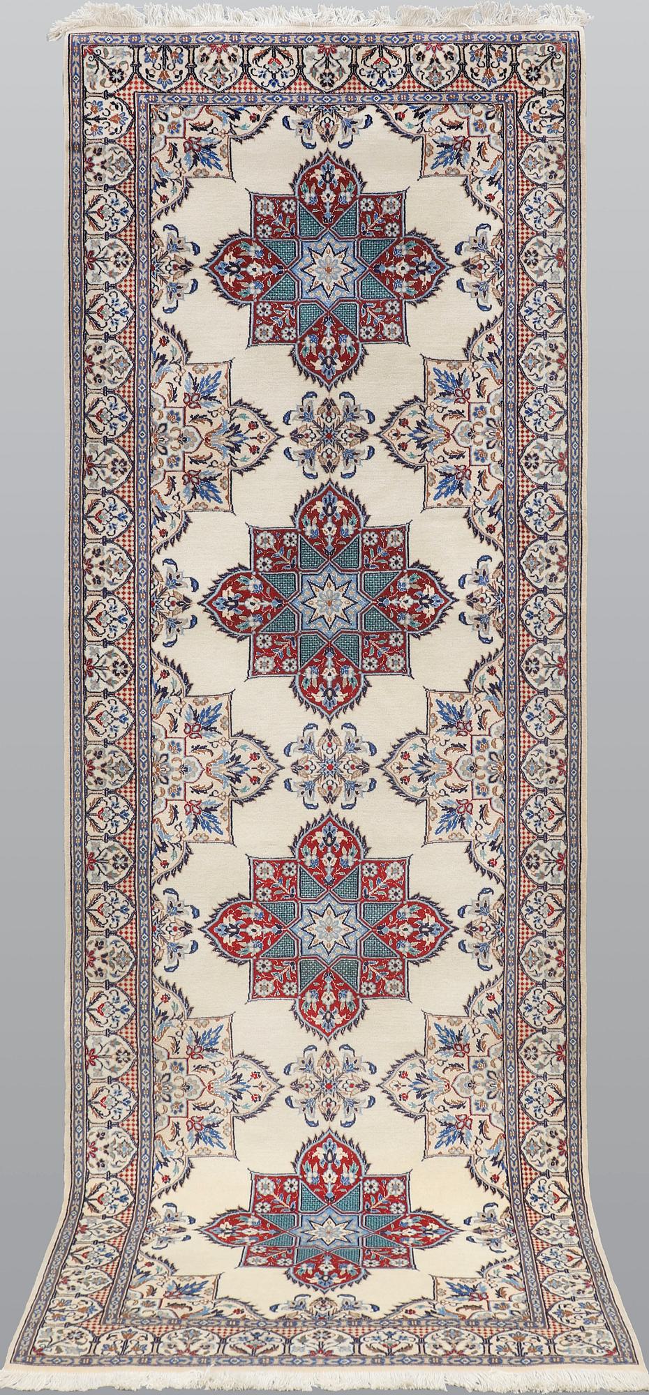A part silk Nain runner, part silk, so-called 9LAA, approx. 300 x 99 cm.