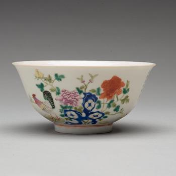 A famille rose bowl with chicken, hens and a poem, Qing dynasty with Guangxu mark (1875-1908).