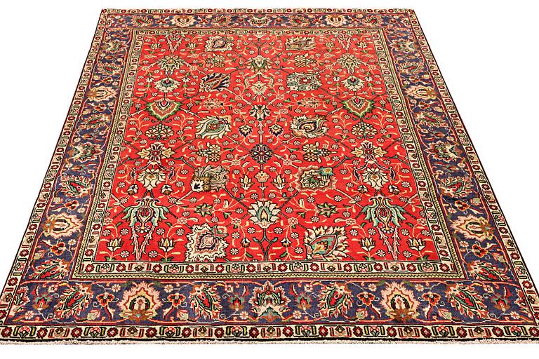 Carpet, Tabriz, approx 254 x 198 cm.