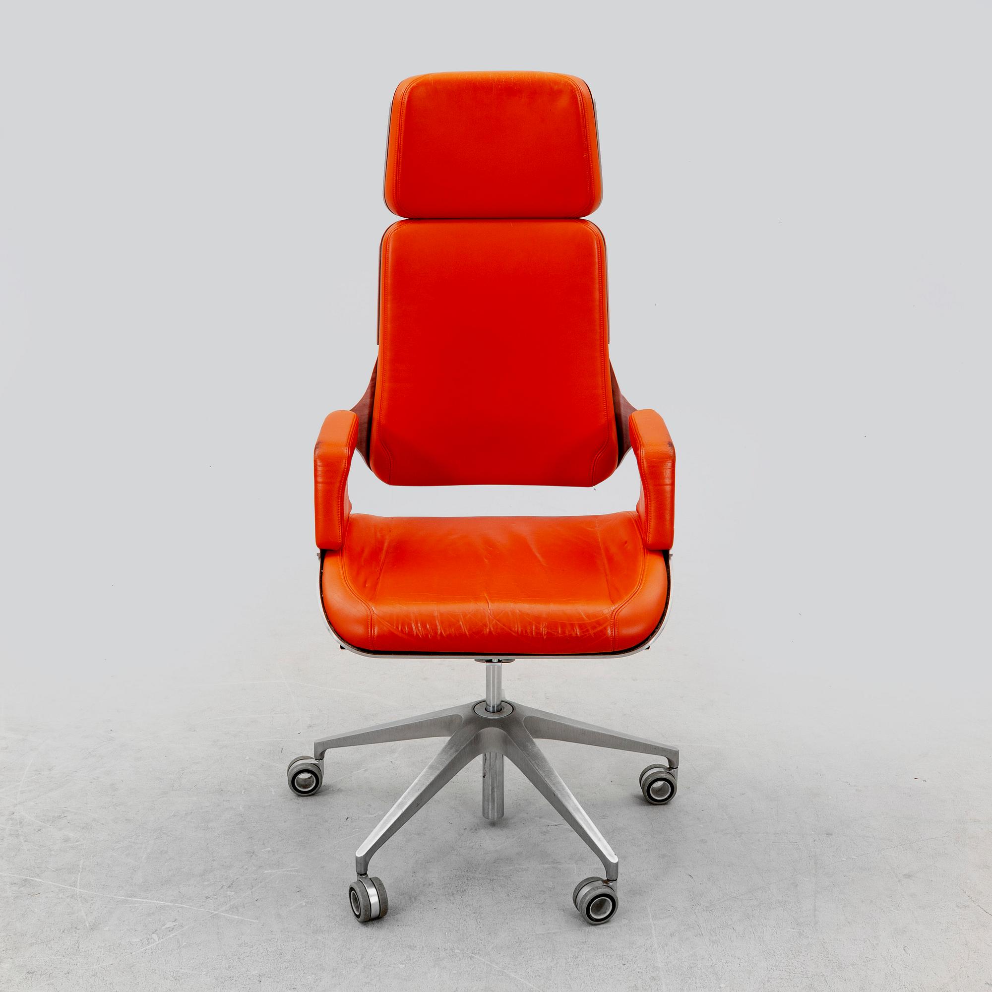 A leather and metal chair "Silver 362S" by Interstuhl, Germany.