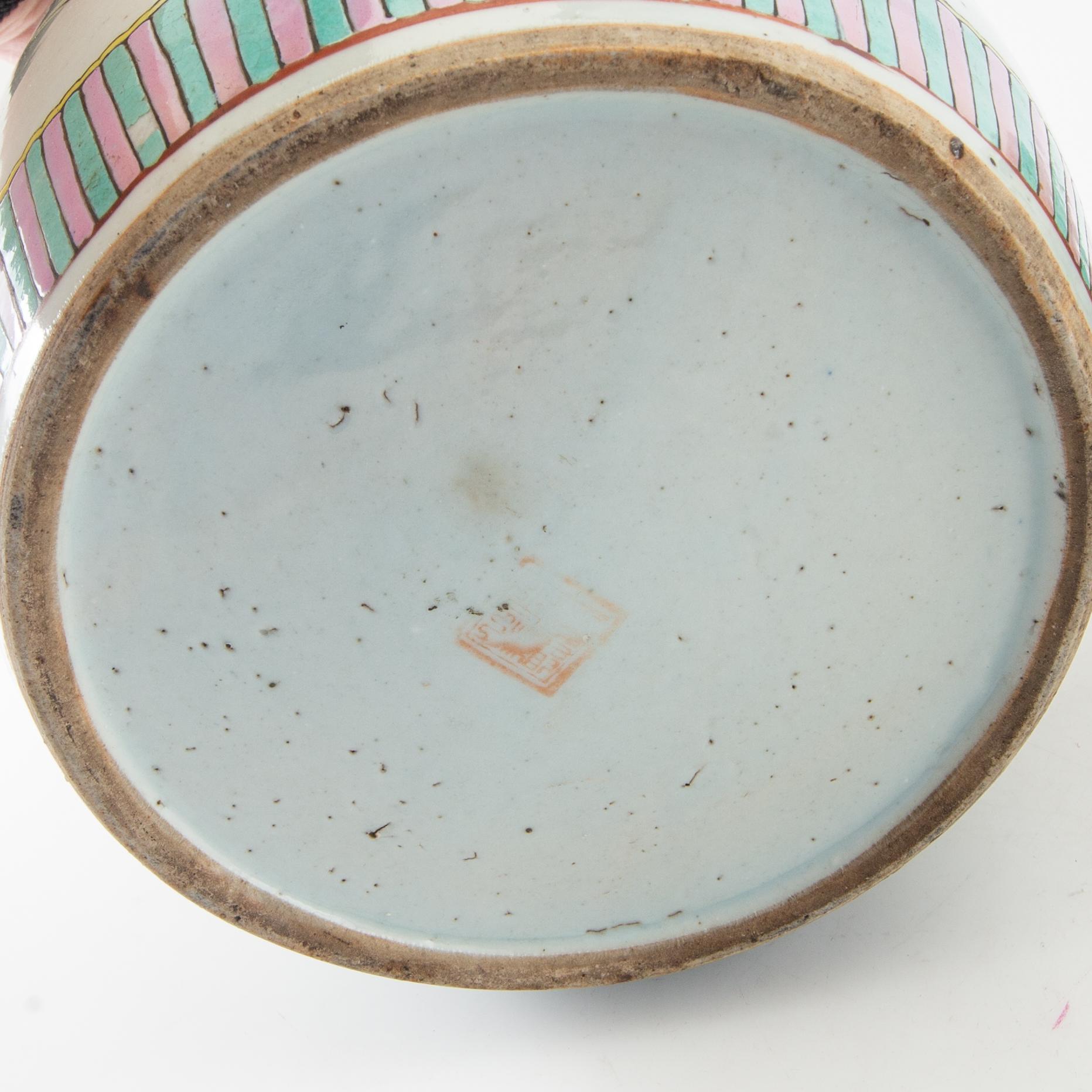 Lockurnor 2 st kina 1900-tal porslin.