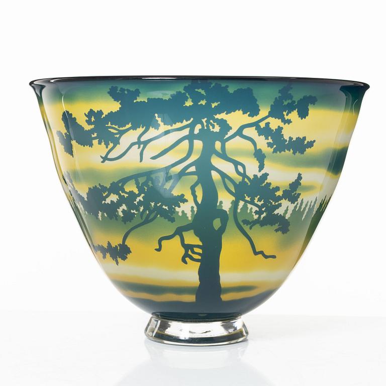 Jette Jörgensen, a cameo glass bowl, executed in her own studio, signed and dated -89.