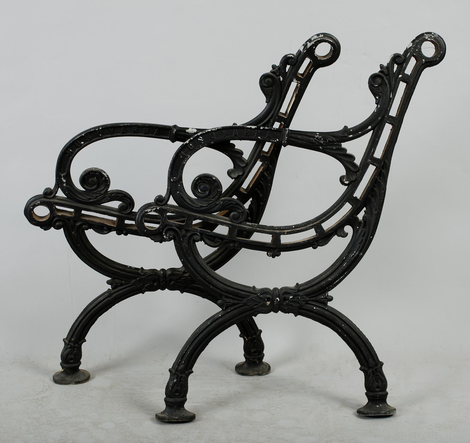 GAVLAR, 1 par, till trädgårdssoffa, gjutjärn, Husqvarna, 1900-talets första hälft.