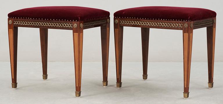 TABURETTER, ett par, gustaviansk stil, 1900-talets mitt.