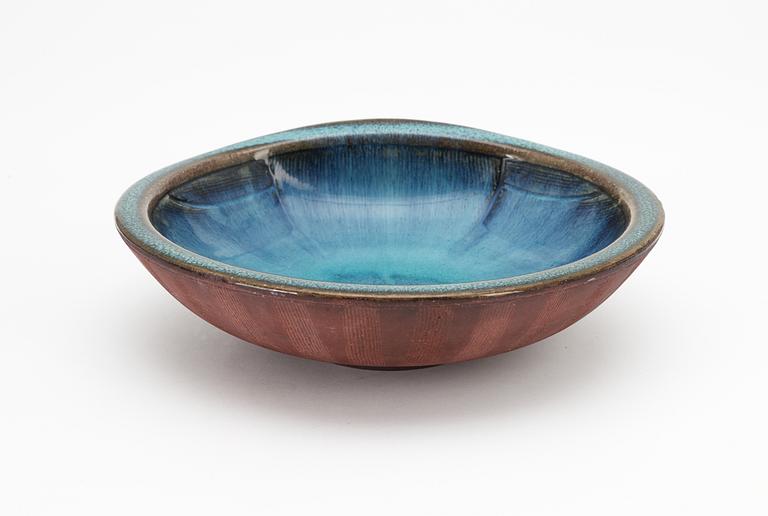 A Wilhelm Kåge 'Farsta' stoneware bowl, Gustavsberg 1936.