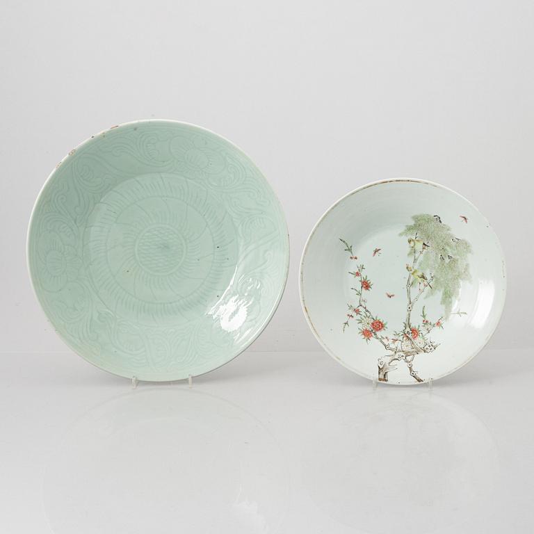 Two Chinese porcelain dishes, 29th century.