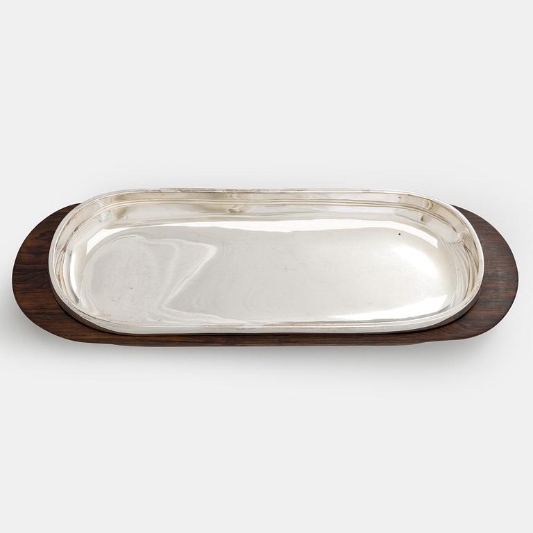 Kay Bojesen, Serveringsfat samt -bestick, sterlingsilver och palisander, Danmark. Kring 1960-talets mitt.