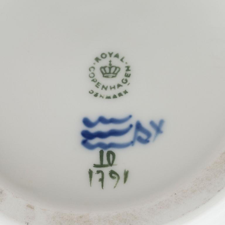 URNA MED LOCK, Royal Copenhagen, 1900-talets andra hälft, porslin.