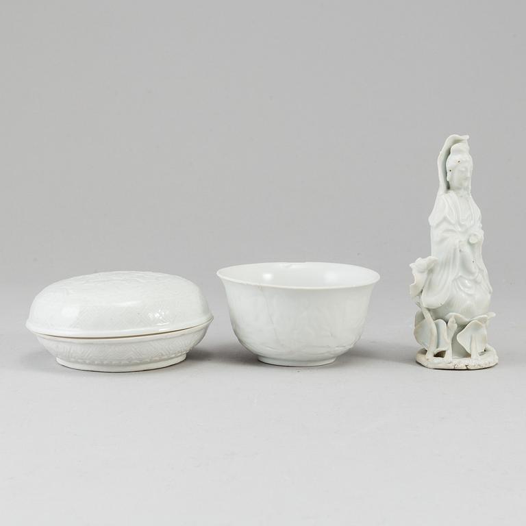 GUANYIN, ASK med LOCK och SKÅL, porslin. Qingdynastin, troligen 1600/1700-tal.