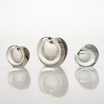 Timo Sarpaneva, Three glass objects "Heart". signed Timo Sarpaneva.