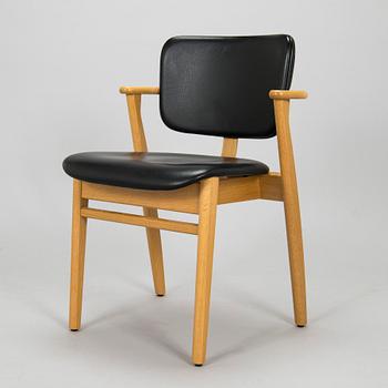 Ilmari Tapiovaara, tuoli, "Domus", Artek, 2017.