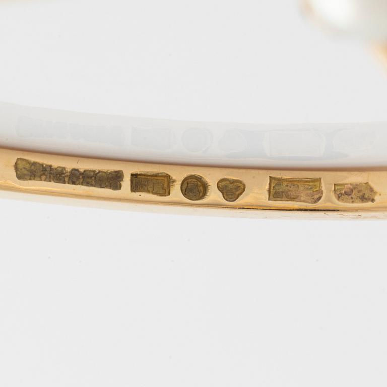 Bracelet 18K gold with a cultured pearl, Stigbert.