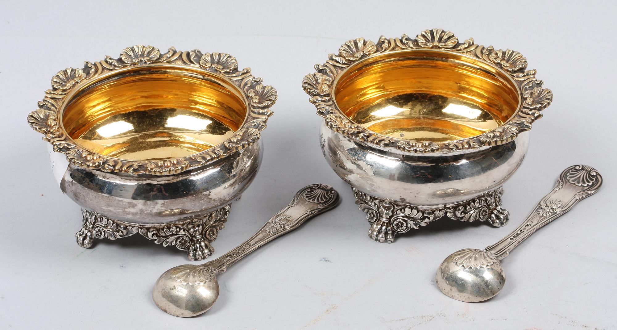 SALTKAR, ett par, empire, silver, London 1820.