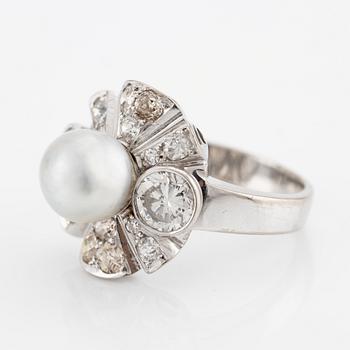 Ring, 18K white gold with a pearl and brilliant-cut and old-cut diamonds.