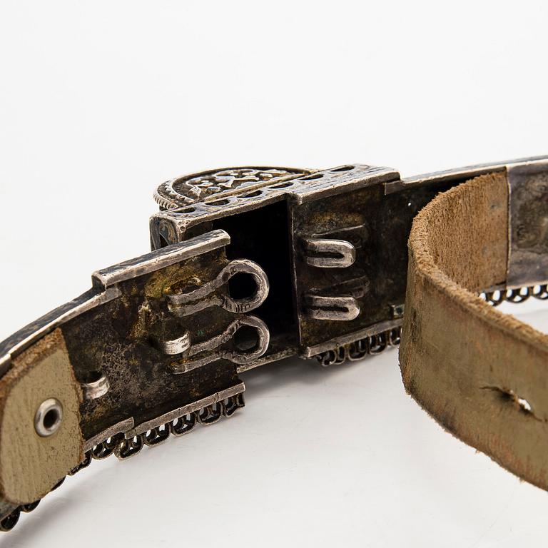 A Caucasian parcel-gilt costume belt with niello decor, 1908-26.