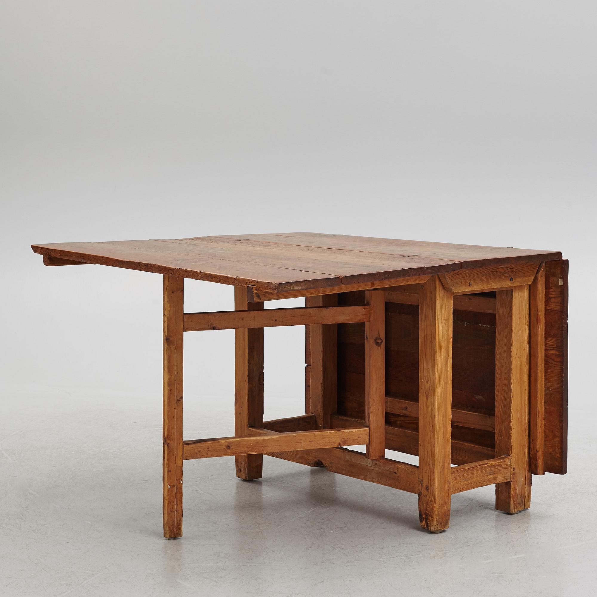 Drop-leaf table, 19th Century.