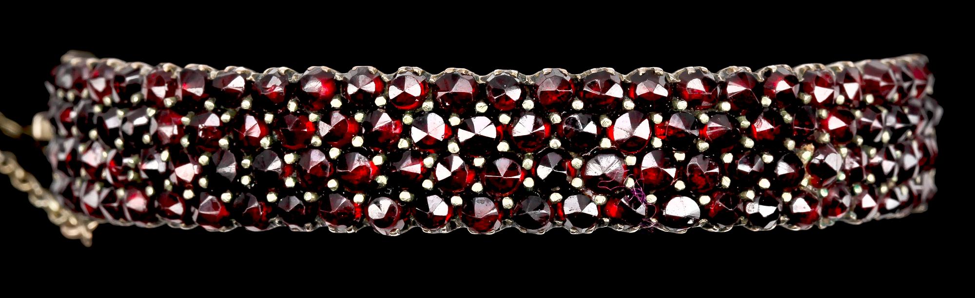 SMYCKEN, 5 st, granater och markasiter, 1800-1900-tal.