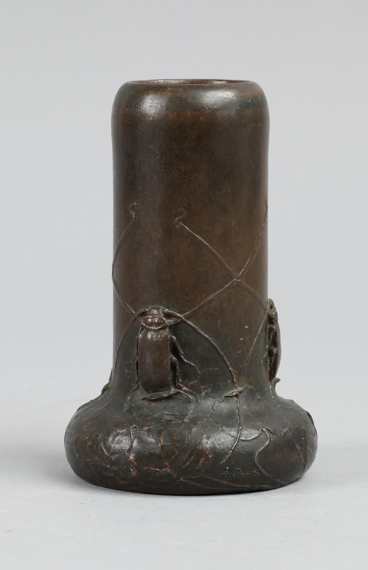 VAS, brons, jugend, Hugo Elmqvist, sign. 1900-talets början.