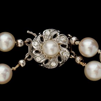COLLIER, odlade saltvattenspärlor, lås i silver.