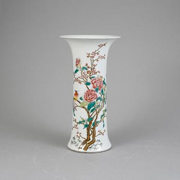 VAS, porslin, Kina, bär Jiaqings märke.