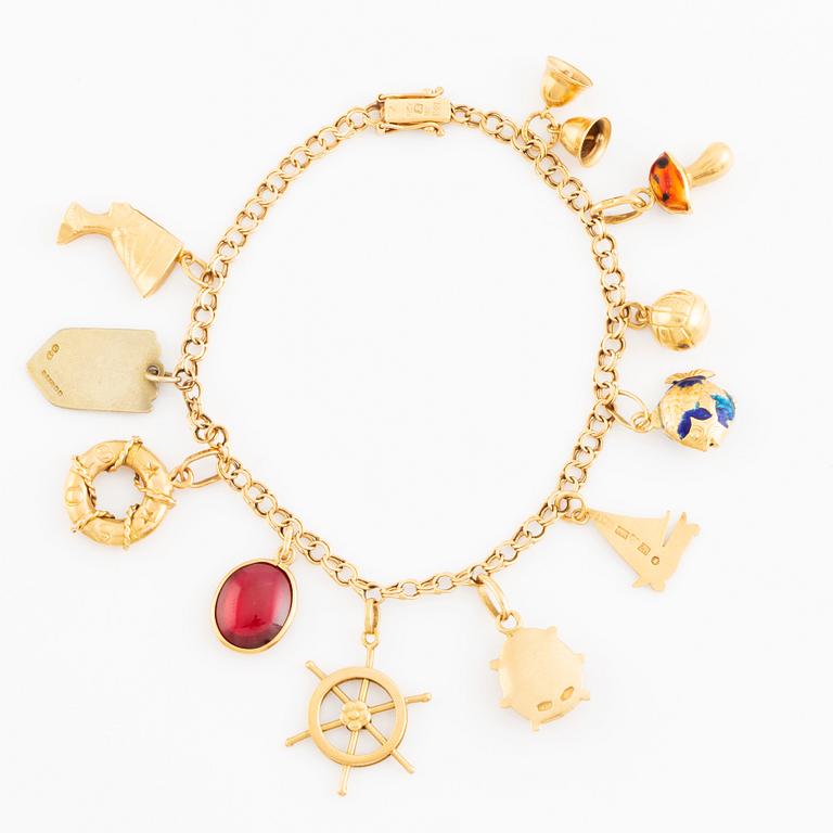 18K gold bracelet.
