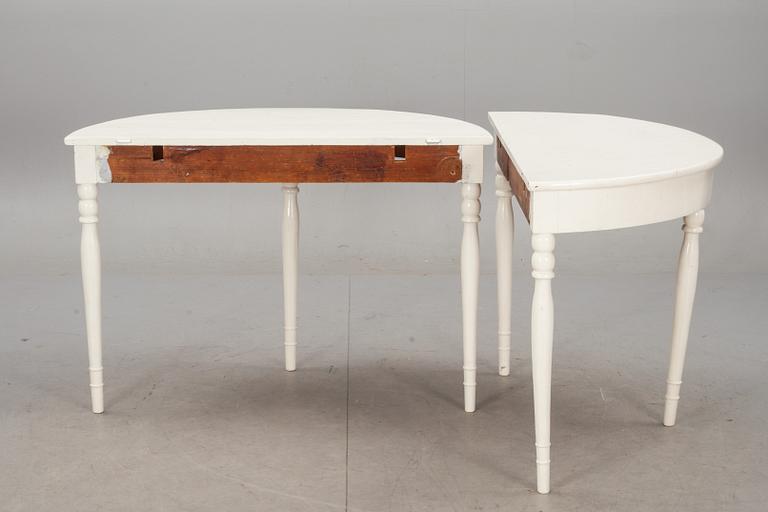 HALVMÅNEBORD, 2 st, 1800-tal.
