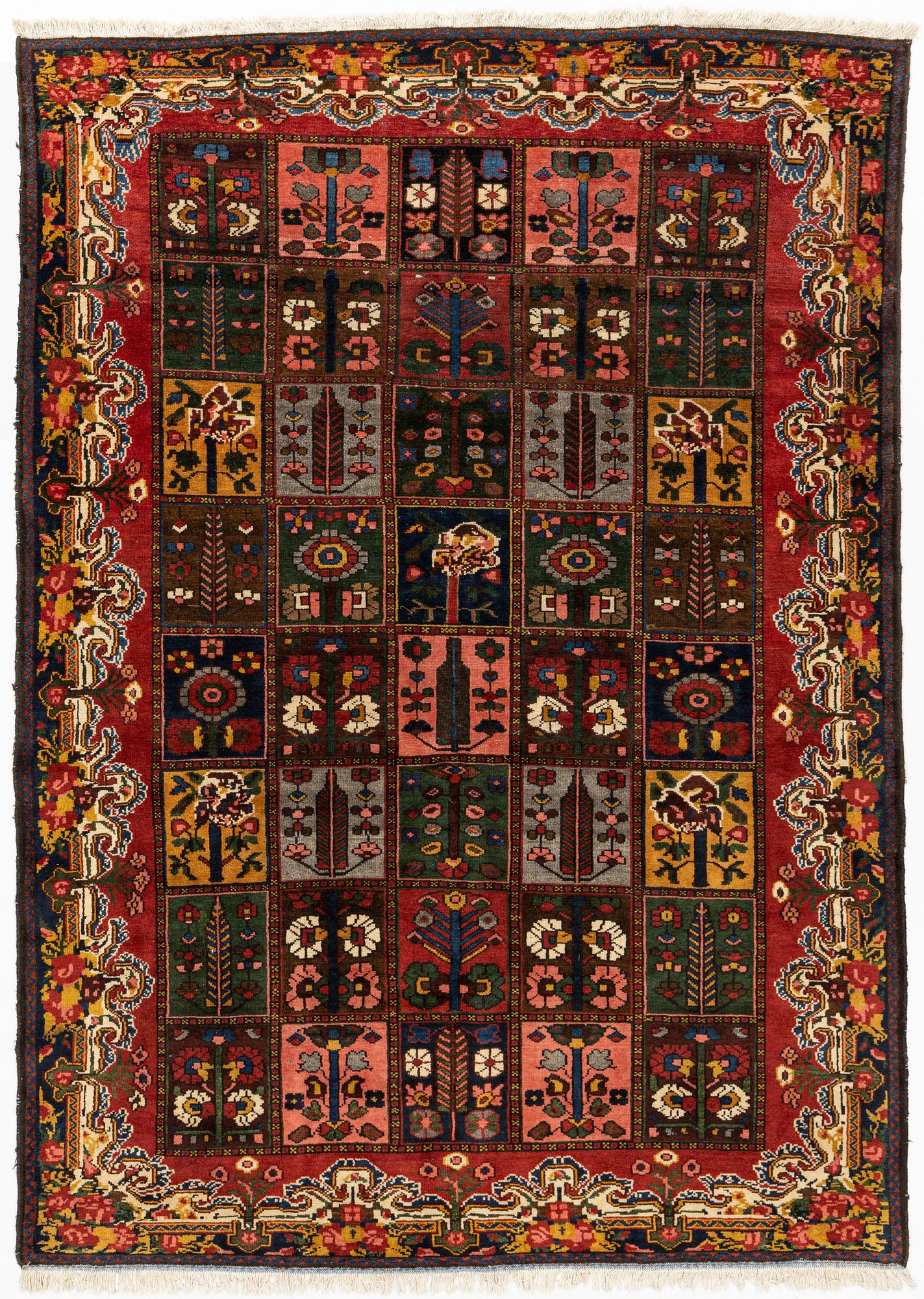 A semi-antique Chahar Mahal/Bakhtiari carpet, approximately 297 x 213 cm.