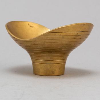 PAAVO TYNELL, a brass bowl.