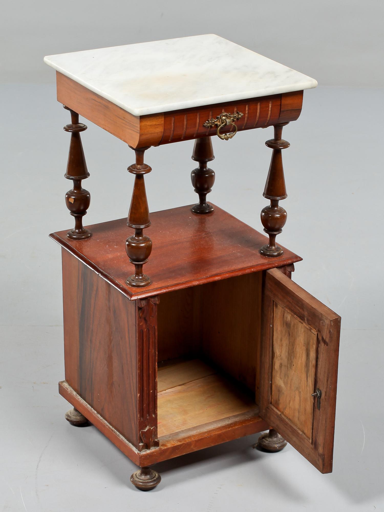 NATTDUKSBORD, nyrenässans, 1800-talets andra hälft.