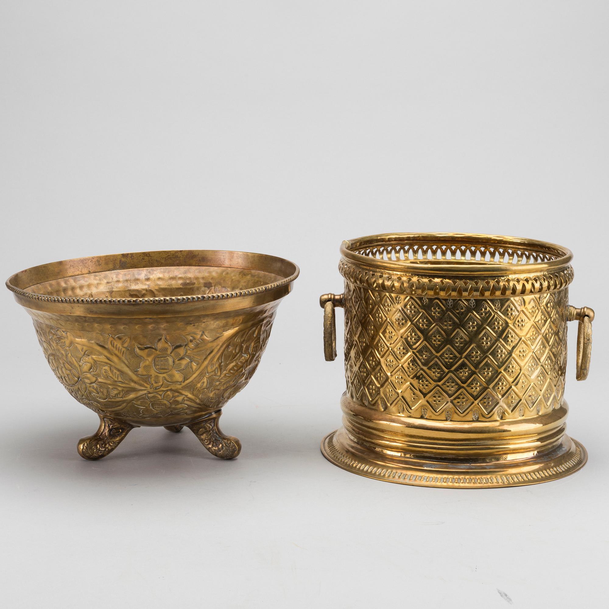 YTTERFODER, 2 st , MÄSSING, 1900-TAL.