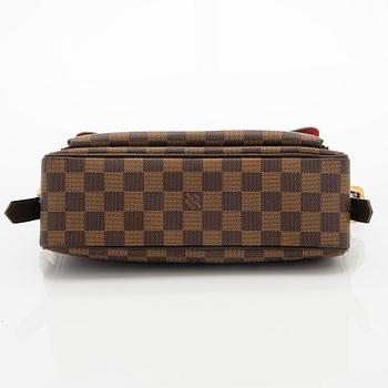 Louis Vuitton, a Damier Ebene 'Ravello GM' bag.
