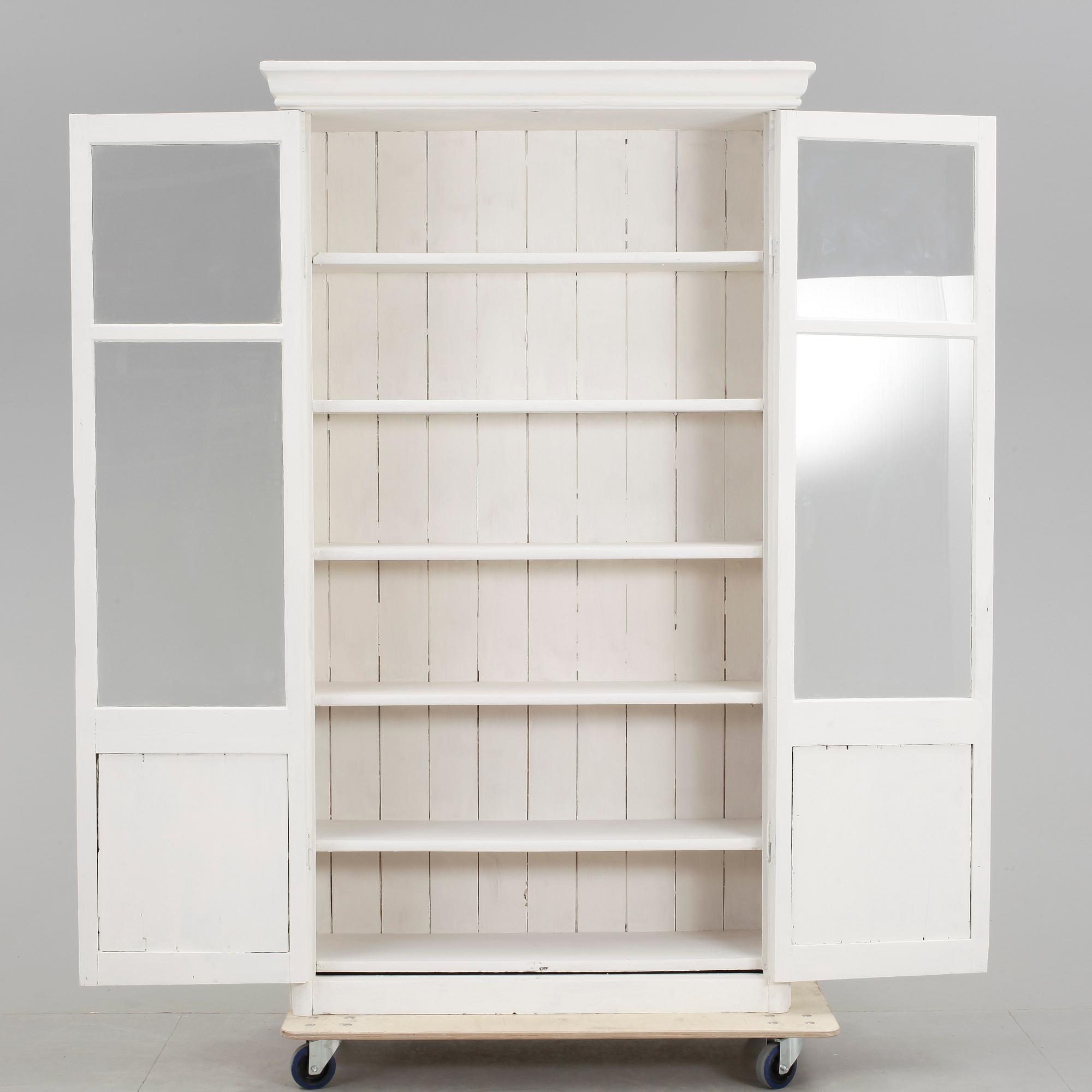 VITRINSKÅP, 1800-tal.