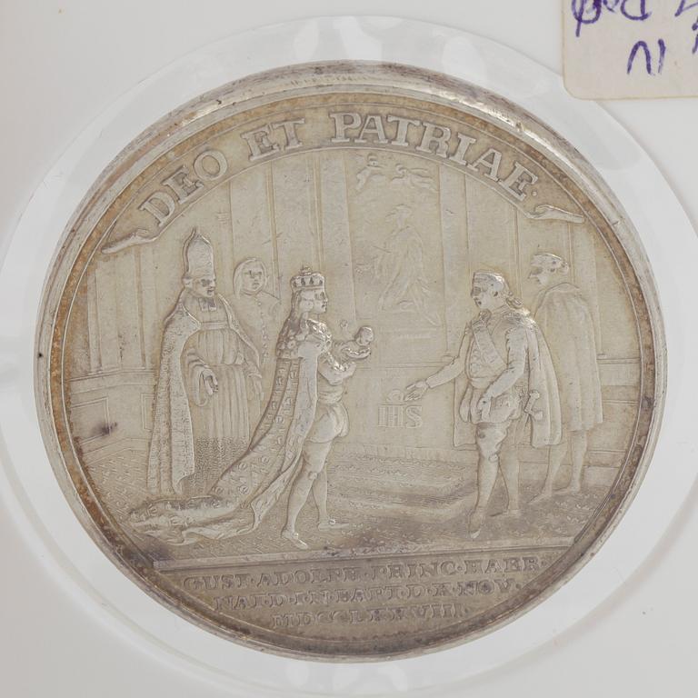 MEDALJ, silver, Gustav IV Adolfs dop, 1778. Vikt ca 41 gram.