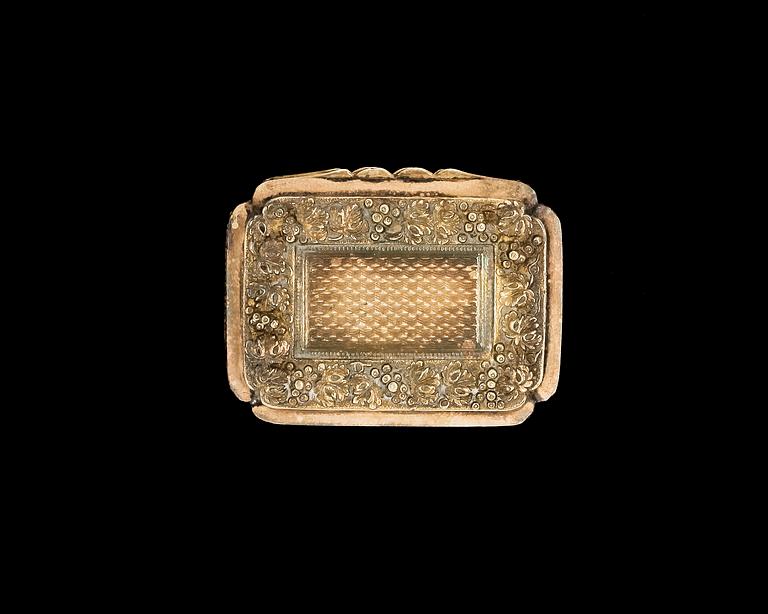 A 19th century English miniature box, 9k gold.