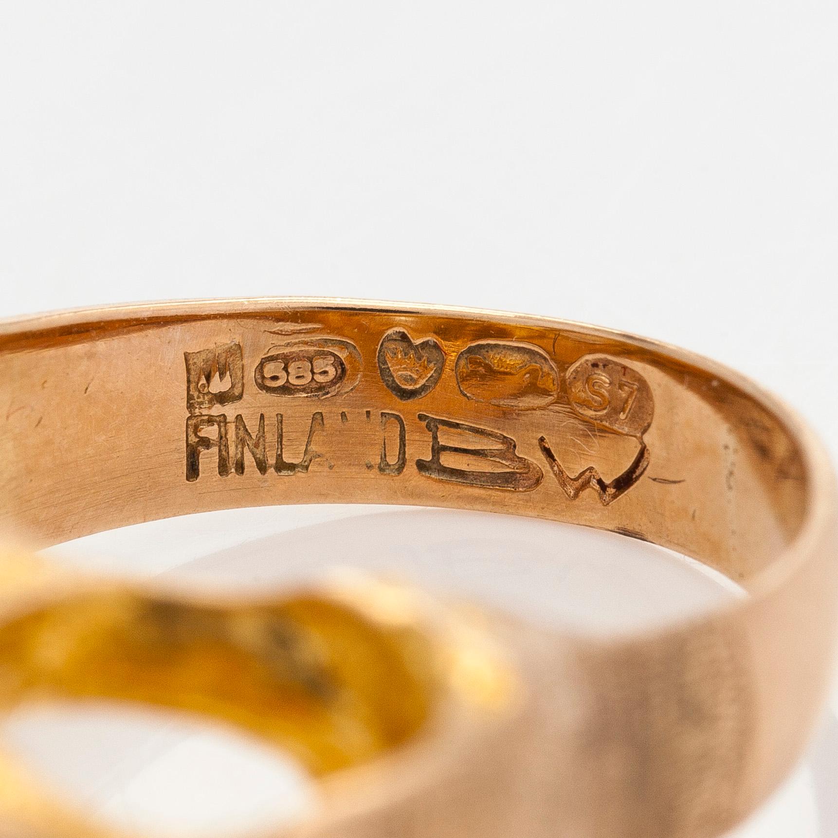 Björn Weckström, ring, "Kastehelmet", 14K guld och odlade pärlor, Lapponia 1971.
