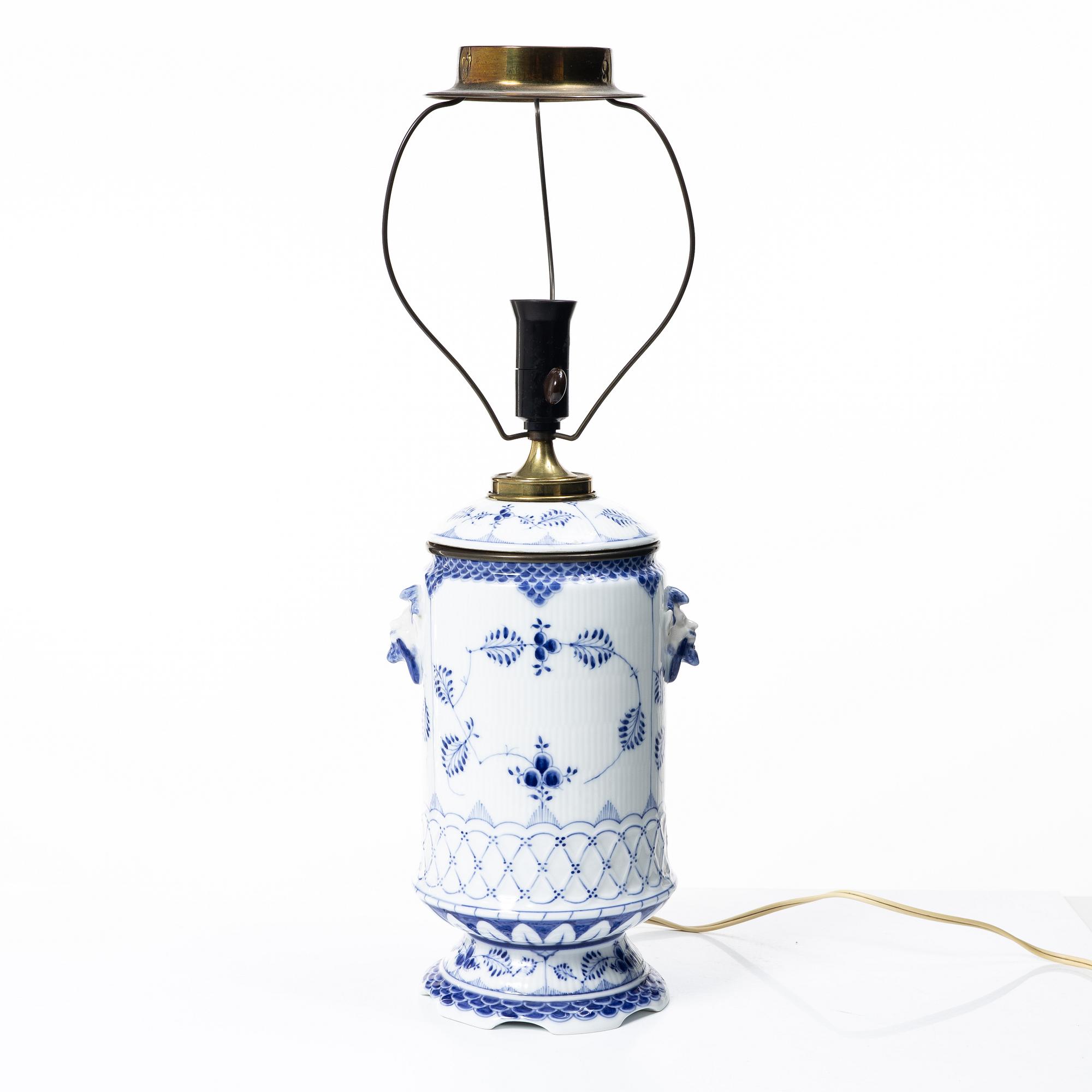 Royal Copenhagen, bordslampa, porslin, "Musselmalet", 1894-1900, Danmark.