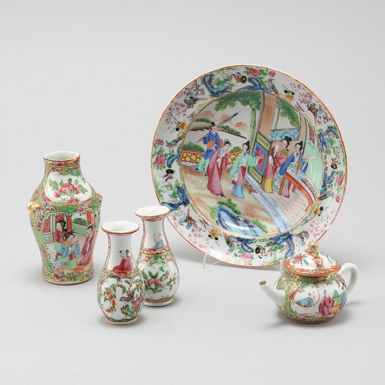 Five pieces of Kanton porcelian from late 19th century.
