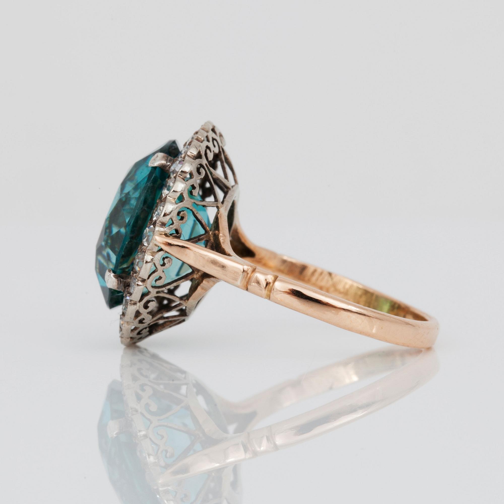 RING med naturlig zirkon och åttkantslipade diamanter.