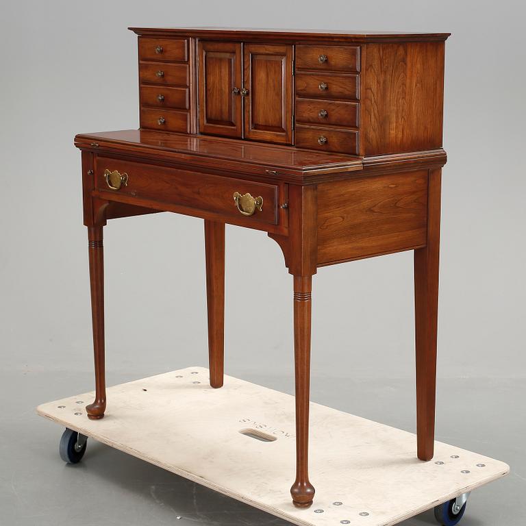 DAMSKRIVBORD, Pennsylvania house, 1900-talets andra hälft.