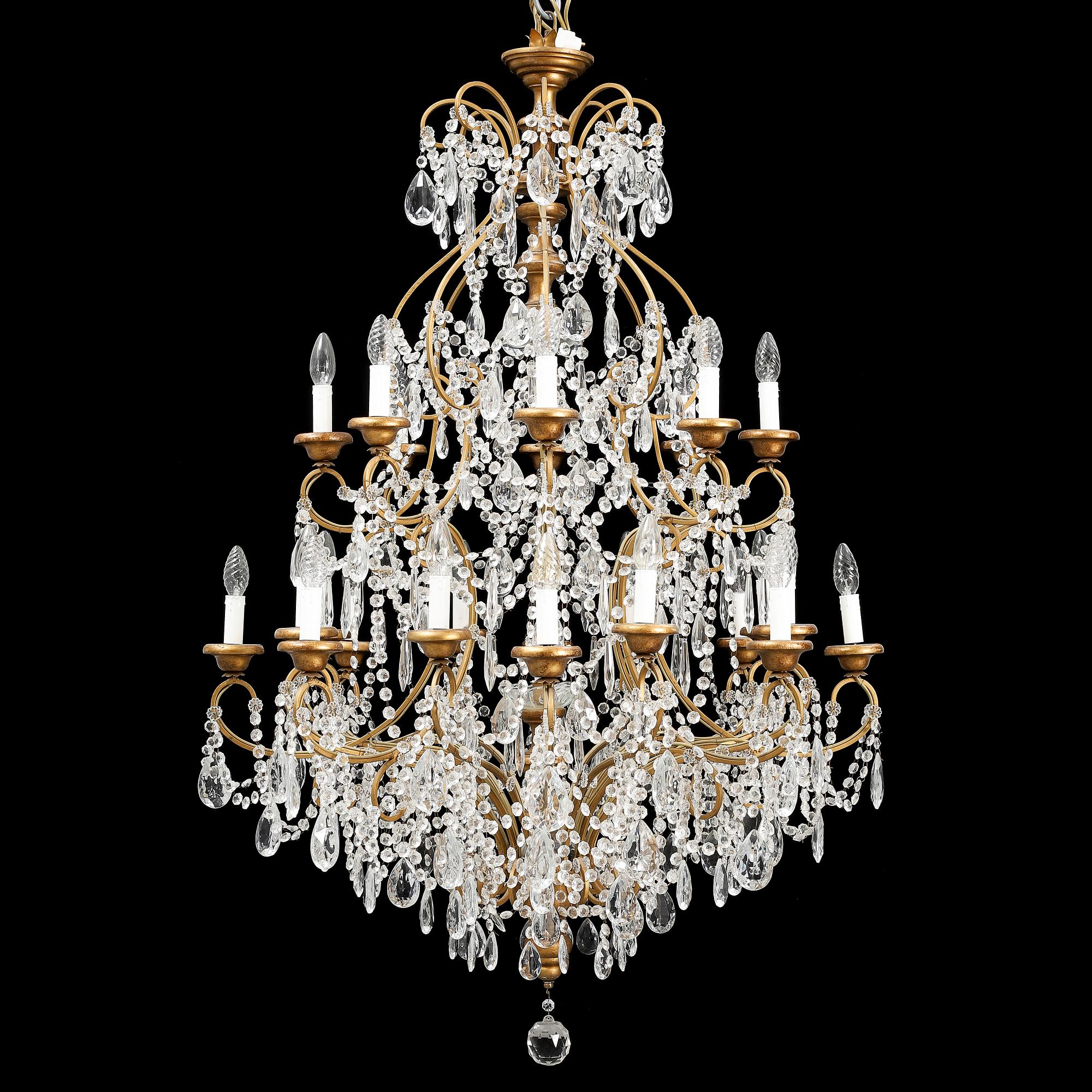 A chandelier, late 20th century.