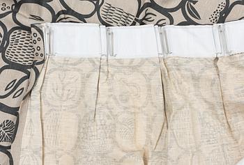 Stig Lindberg, Curtains, 6 lengths, in the “Fruktlåda” pattern.