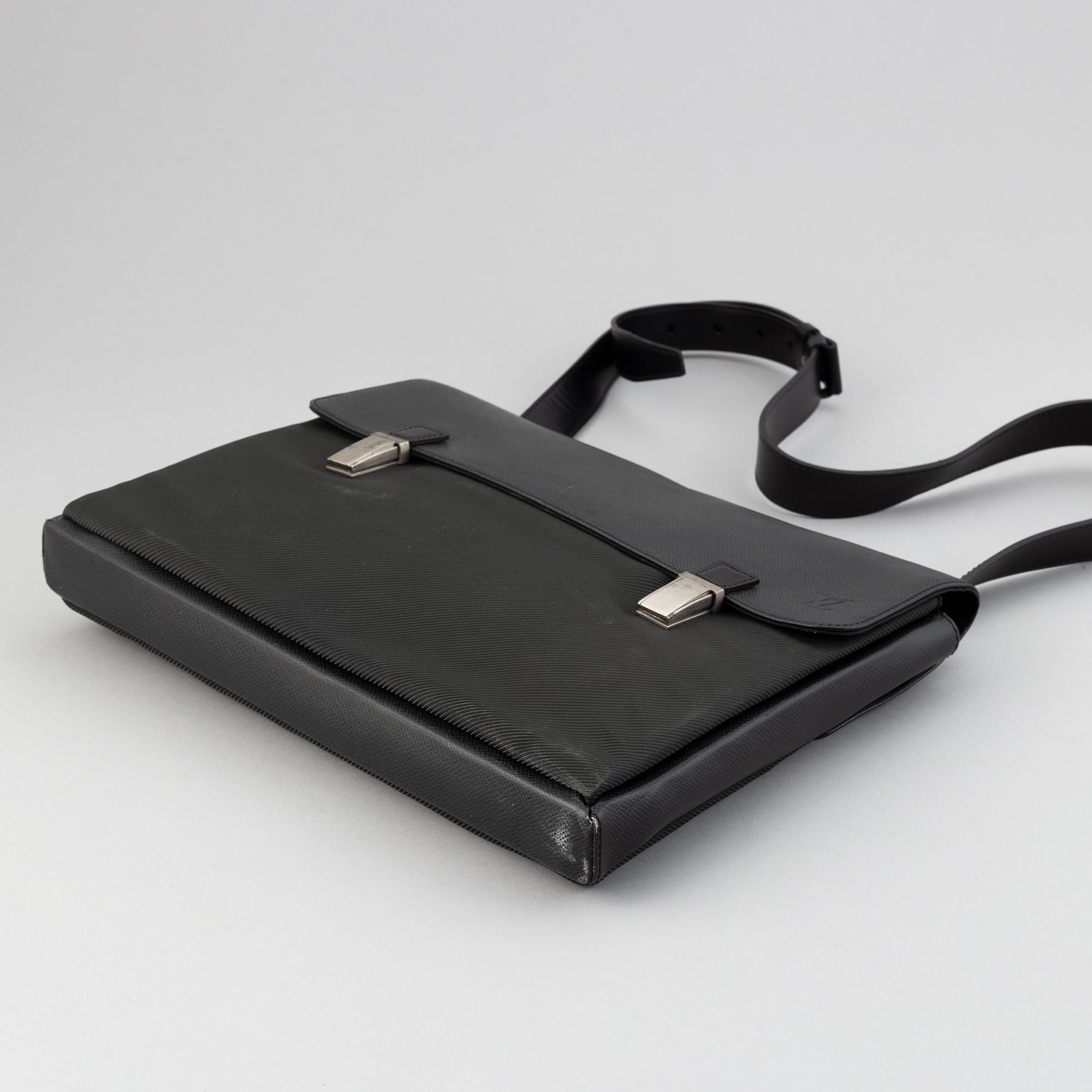 Louis Vuitton, väska, "Taiga Saratov GM".