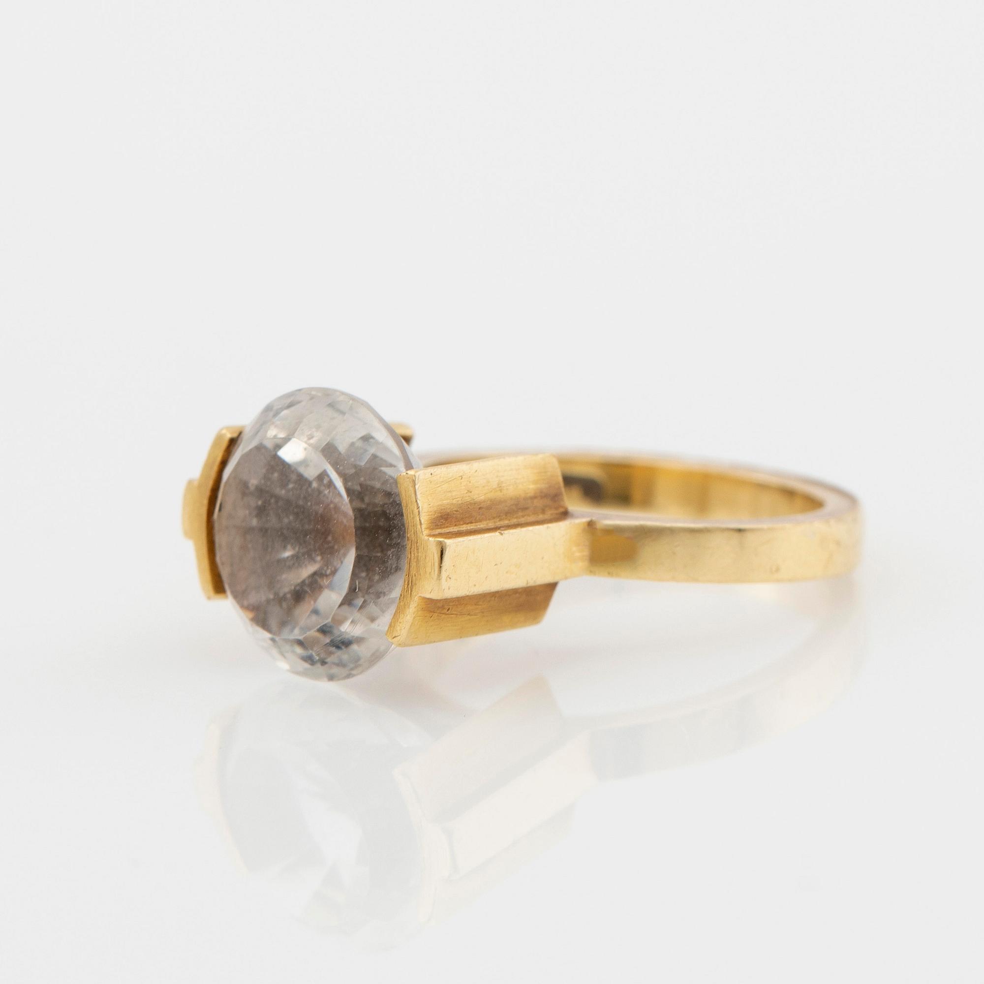 Wiwen Nilsson, Ring 18K gold with a round faceted rock crystal, Lund, 1968.