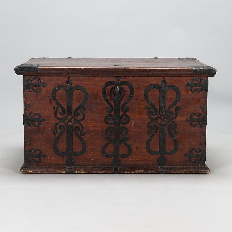 A Finnish folk art chest from Loimaa, 18th century.