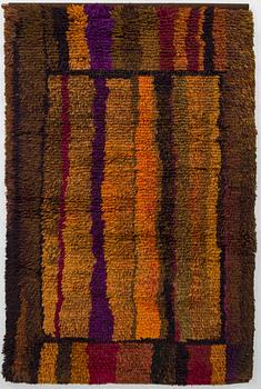 Uhra-Beata Simberg-Ehrström, a signed rug/ ryarug for Friends of Finnish Handicraft. Circa 173 x 115 cm.