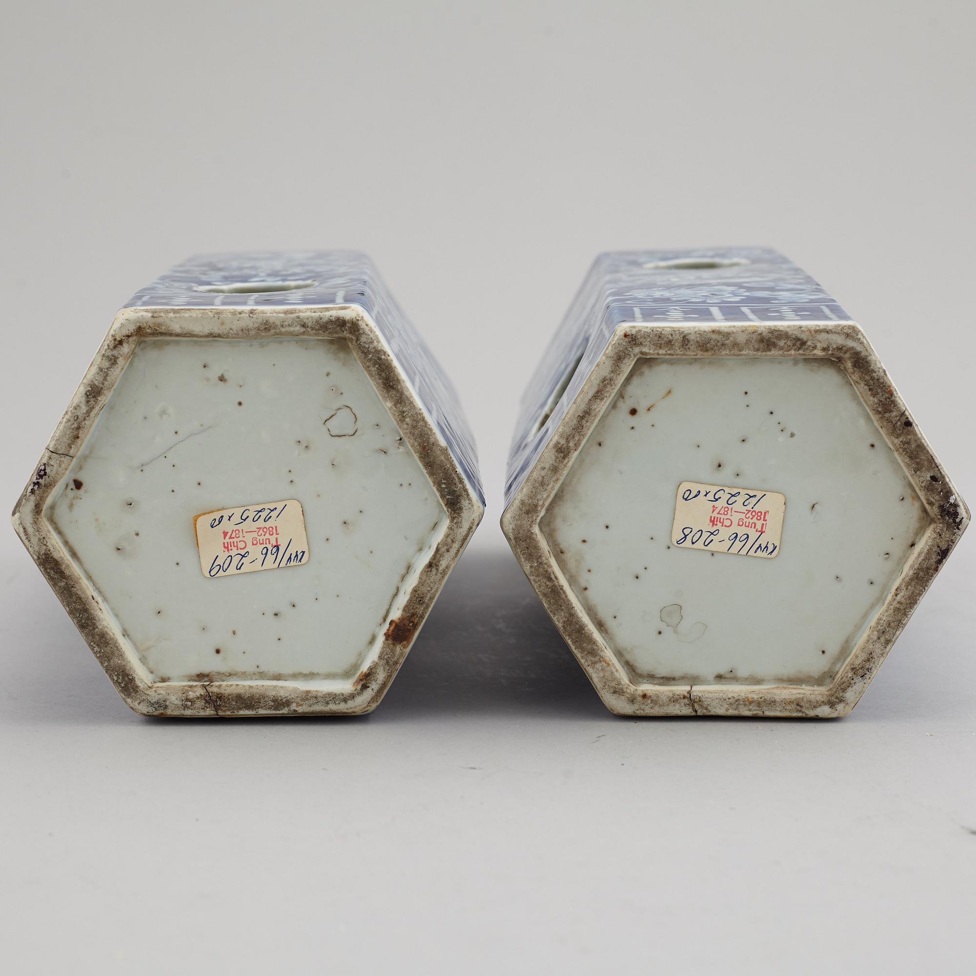 A pair of lanterns/mounted as lamps, late Qingdynasty, circa 1900.